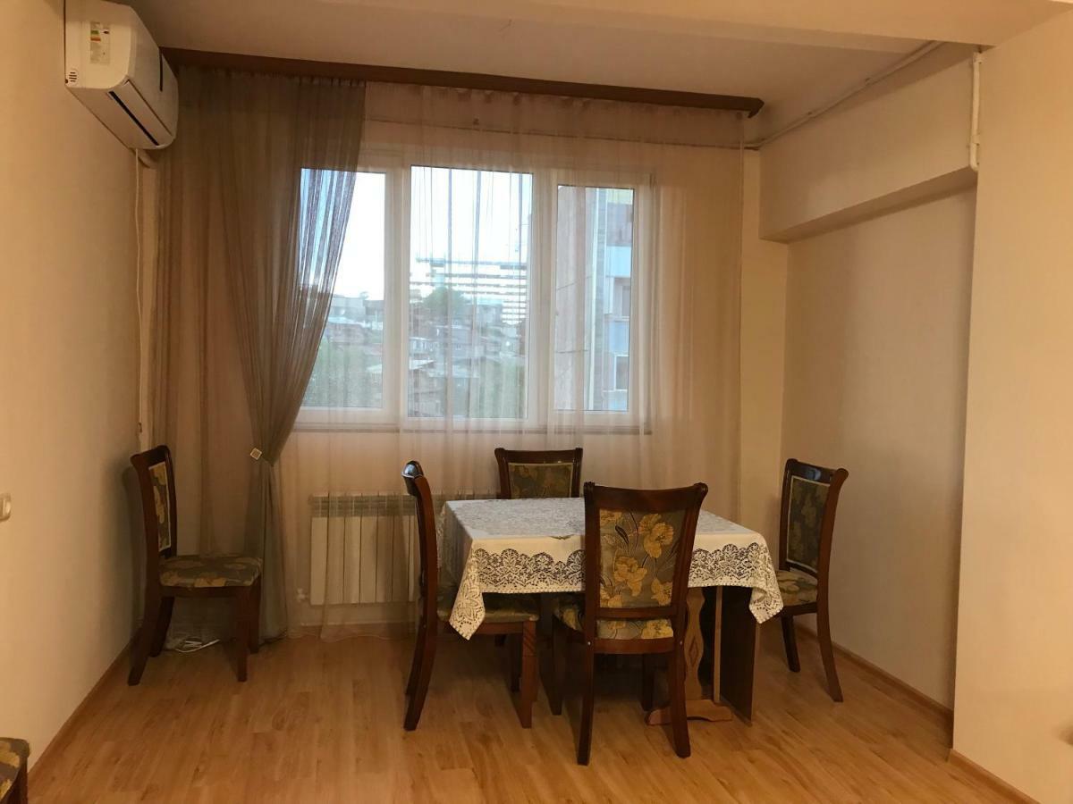 33 Martiros Saryan Street Apartman Jereván Kültér fotó